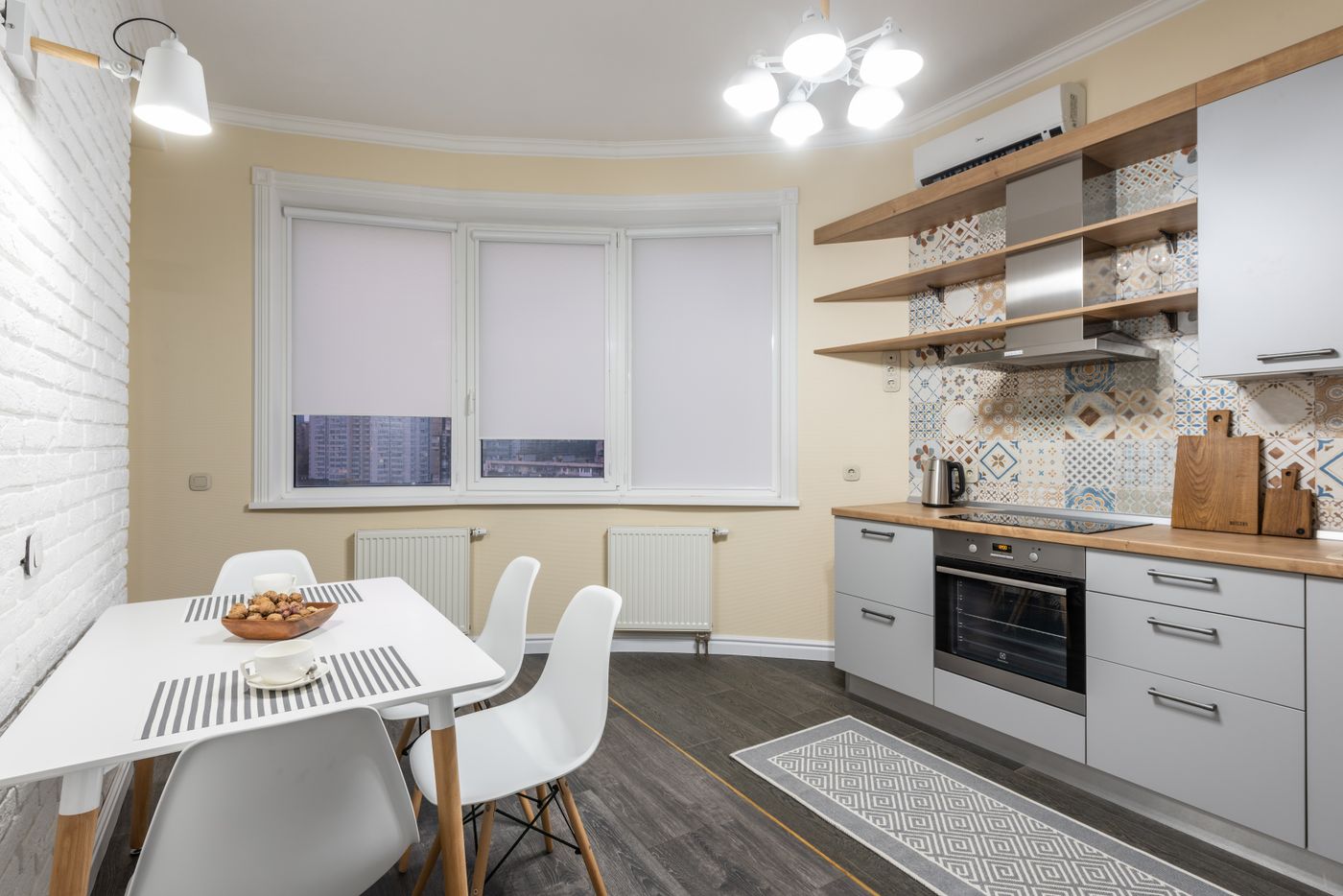 Bright, modern furnished kitchen
